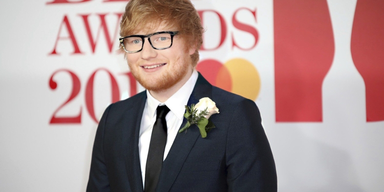 (Photo) An Ed Sheeran Statue Appears in Moscow