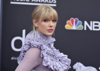 (News) Taylor Swift is Feuding with Scooter Braun