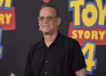 (Trailer) Watch Tom Hanks as Mister Rogers in ‘A Beautiful Day in the Neighborhood’