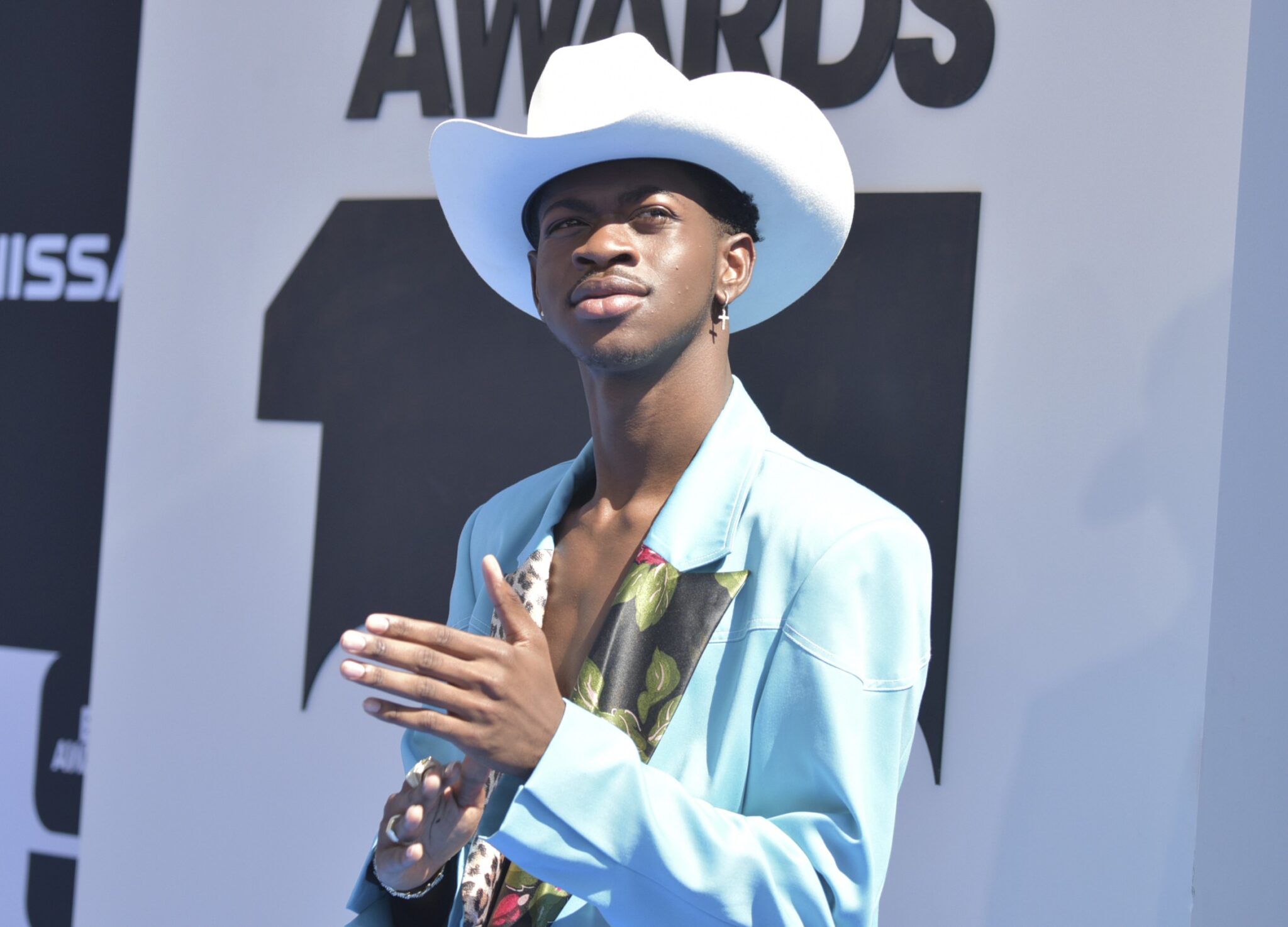 (News) Lil Nas X Breaks Record With 17th Week Atop Billboard Hot 100 ...