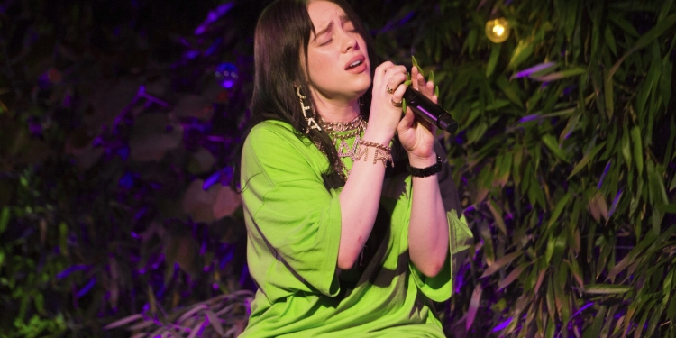 (News) Billie Eilish Knocks “Old Town Road” Off the Number 1 Spot