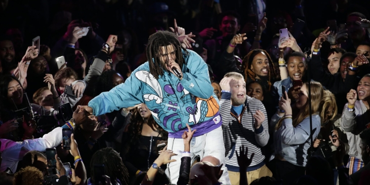 J. Cole Takes Home 3 Wins At The 2019 BET Hip-Hop Awards