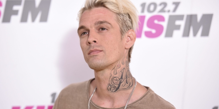 (News) Aaron Carter Gets Face Tattoo Tribute to Girlfriend of 3 Months