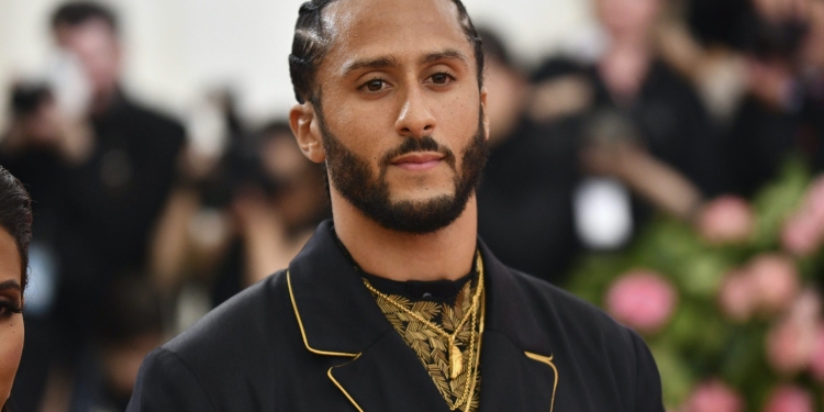 (News) Colin Kaepernick Launches Initiative to Provide Defense Lawyers for Protesters