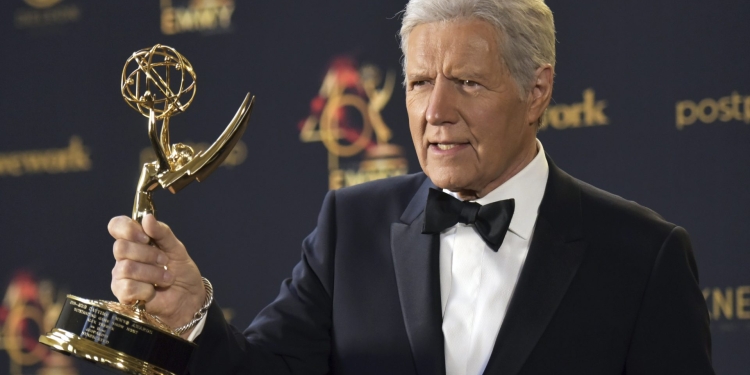 (News) Alex Trebek Wants Betty White to Replace Him