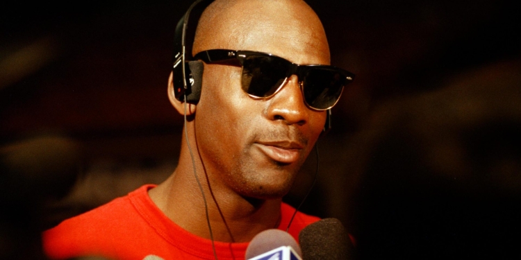 (News) A Rare Pair of Game Worn Air Jordans Sell at Auction