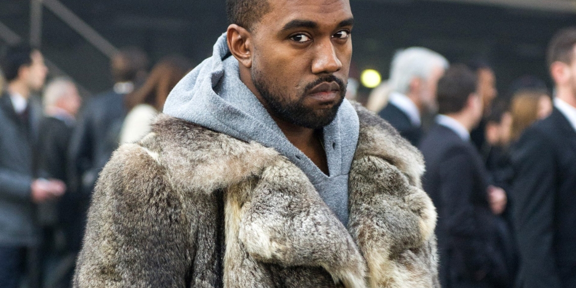 (News) Kanye West Says He’s Wearing Air Jordan’s Again