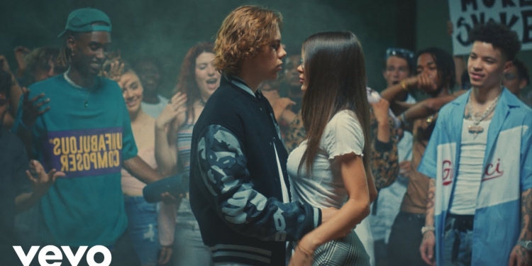 (Watch) The Kid LAROI ft. Lil Mosey – Wrong