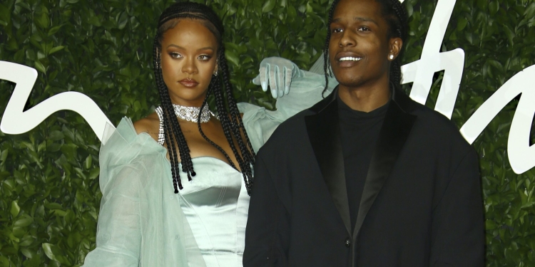(News) Rihanna and A$AP Rocky Spent Christmas Togehter in Barbados