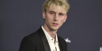 (News) Machine Gun Kelly Opens Up About Drug Abuse and Therapy
