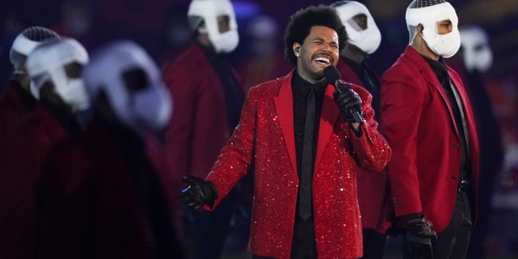 (News) The Weeknd Reacts to his Super Bowl Halftime Show