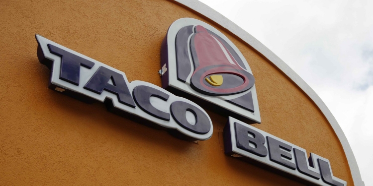 (News) Taco Bell Reintroduced the Fan Favorite “Quesalupa”