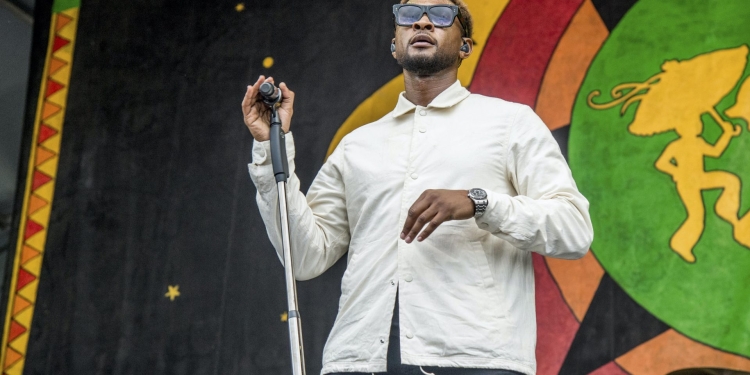 (News) Usher Dollars Have the Internet in a Frenzy