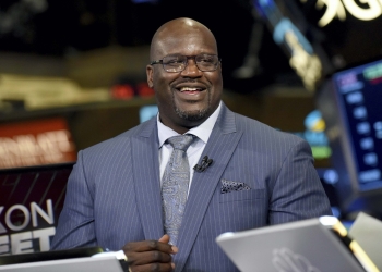 (News) Shaq Surprises Stranger by Paying for Engagement Ring
