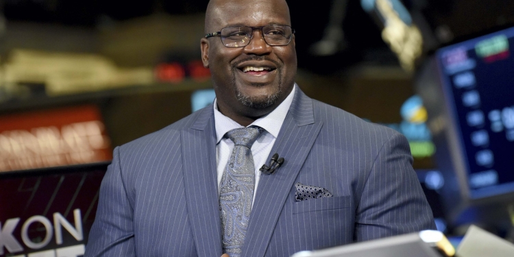 (News) Shaq Surprises Stranger by Paying for Engagement Ring