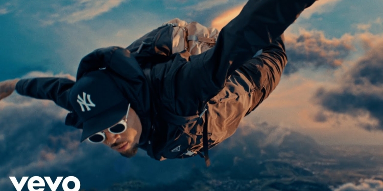 (Watch) Chris Brown – Go Crazy (Remix) ft. Young Thug, Future, Lil Durk, Mulatto