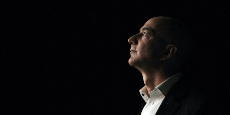 (News) Petitions for Jeff Bezos to Stay in Outer Space Reach 41k Signatures
