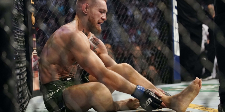 (Recap) UFC 264 Finishes with Gruesome Injury for McGregor, Addison Rae gets Dragged for Reporter Duties