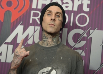 (News) Travis Barker Flies for The First Time Since Plane Crash