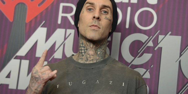 (News) Travis Barker Flies for The First Time Since Plane Crash