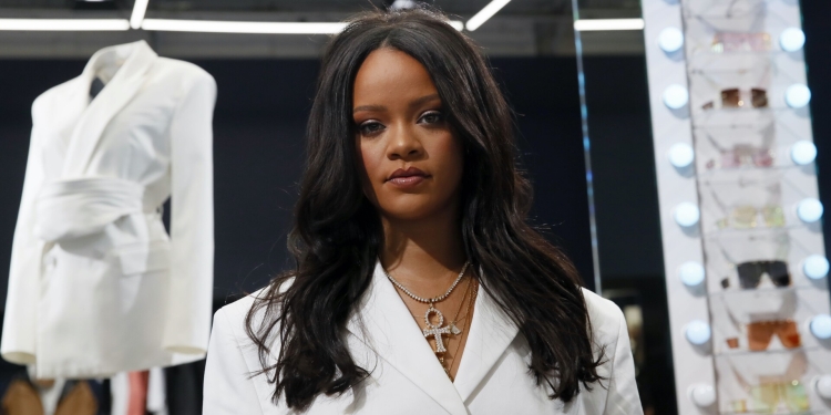 (News) Rihanna has Officially Reached Billionaire Status