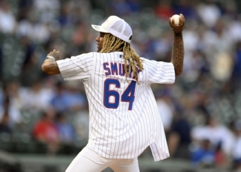 (News) Lil Durk Throws Out First Pitch at Chicago Cubs Game