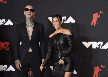 (News) Travis Barker & Kourtney Kardashian Are Engaged!