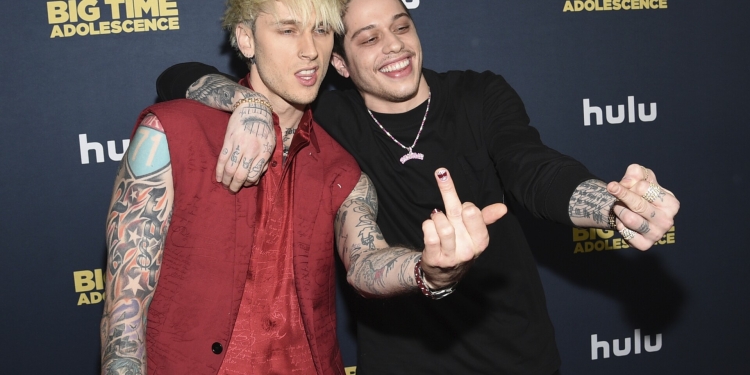 (News) Pete Davidson & Machine Gun Kelly Took Over Calvin Klein’s Instagram Live