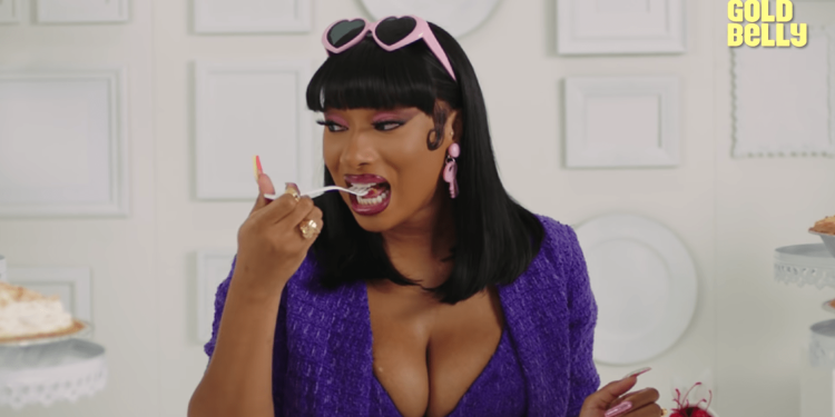 (News) Megan Thee Stallion Tries Pie From Two Fat Cats Bakery In Portland