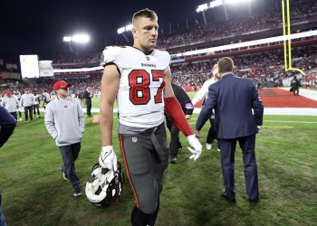 (News) Gronk Shades The Patriots Management