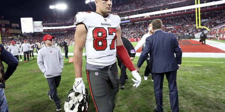 (News) Gronk Shades The Patriots Management