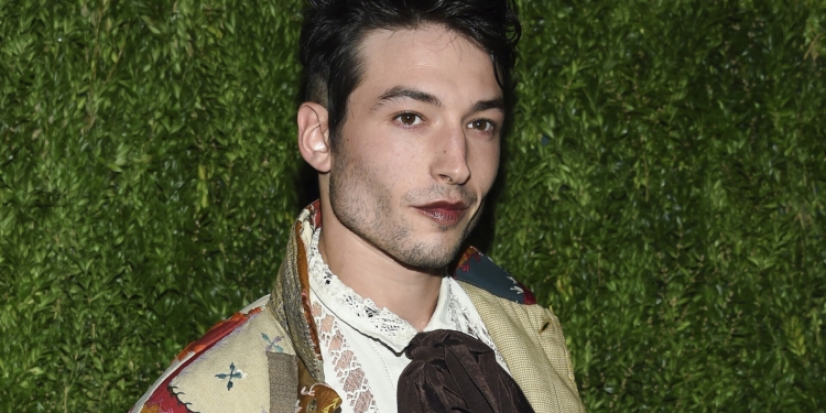 (News) Ezra Miller Enters Treatment Program