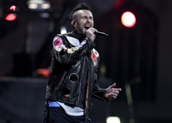 (News) Adam Levine Denies Cheating Allegations