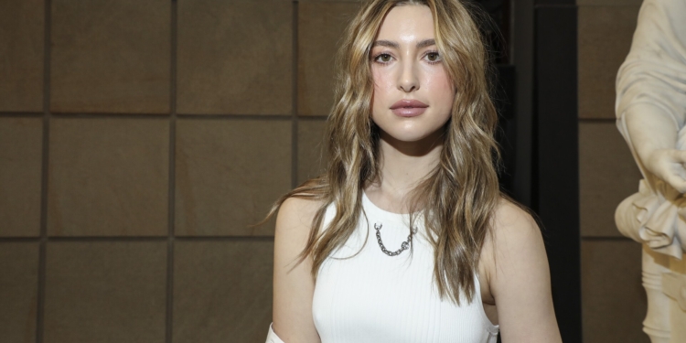 (News) Steve Jobs Daughter Eve Jobs is Not Impressed with New iPhone 14