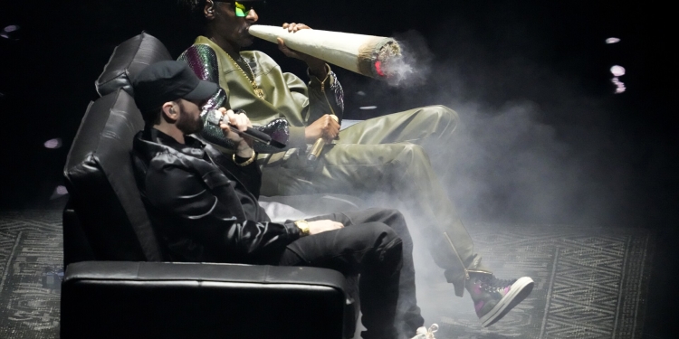 (News) Eminem Explains How Beef with Snoop Dogg was Resolved