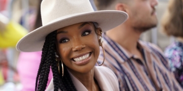 (News) Brandy Hospitalized in Los Angeles
