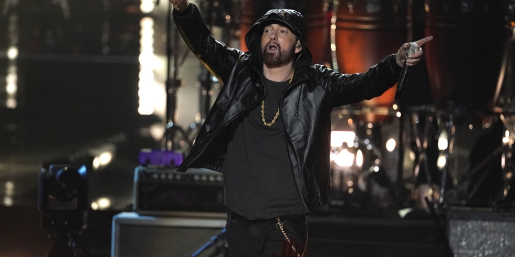 (News) Eminem Inducted Into Rock Hall of Fame