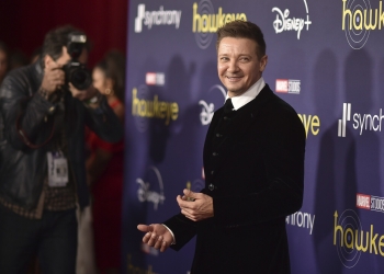 (News) Jeremy Renner in Critical Condition After Snowplow Incident