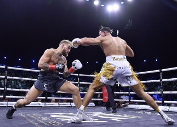 (News) Tommy Fury Defeats Jake Paul