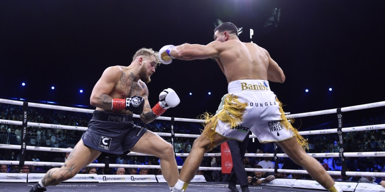 (News) Tommy Fury Defeats Jake Paul