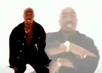 Drake’s Toilets Play 2pac Hit Em Up