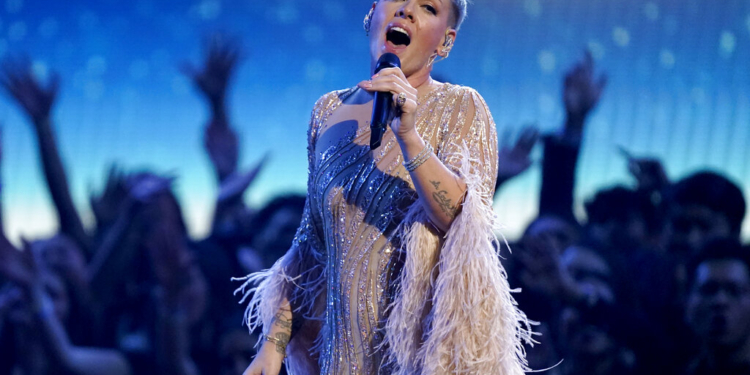 Pink Fan Throws Ashes on Stage