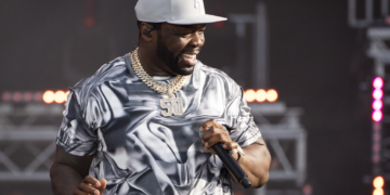 50 Cent Throws Mic In Anger And Hits Fan