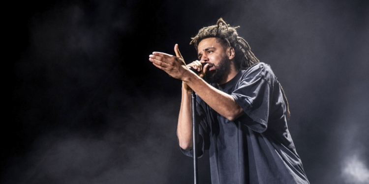 J. Cole Skips “Jada And That Will Love” Line In “No Role Modelz” During Live Performance