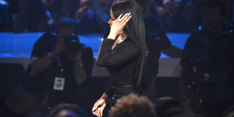 Nicki Minaj Announces Pink Friday Nails