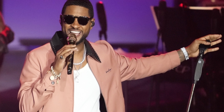 Usher Brings Ludacris Out At Las Vegas Residency To Perform “Yeah!” – Superbowl Teaser?