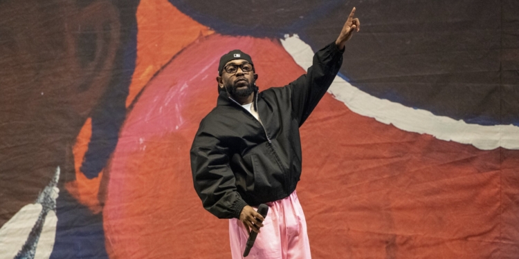 Kendrick Lamar Fires Back At Drake With “Euphoria,” Rap Twitter Reacts