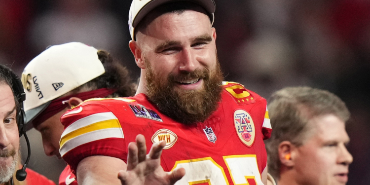 Travis Kelce Agrees to 2-year Extension to Remain in Kansas City