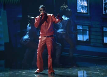 21 Savage’s Loyalty On Full Display As He Brings Drake Out On Stage In Toronto