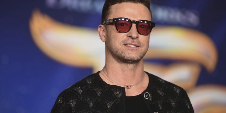 Justin Timberlake Thanks Fans At Concert For Sticking By His Side Amid “Tough Week”